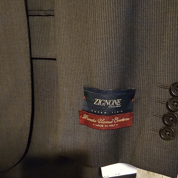 Men's Suit - Picture 2 of 6